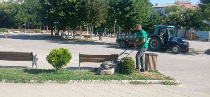 Siirt’te Park Ve Bahçelerde Temizlik Ve Bakım Çalışmaları Sürüyor