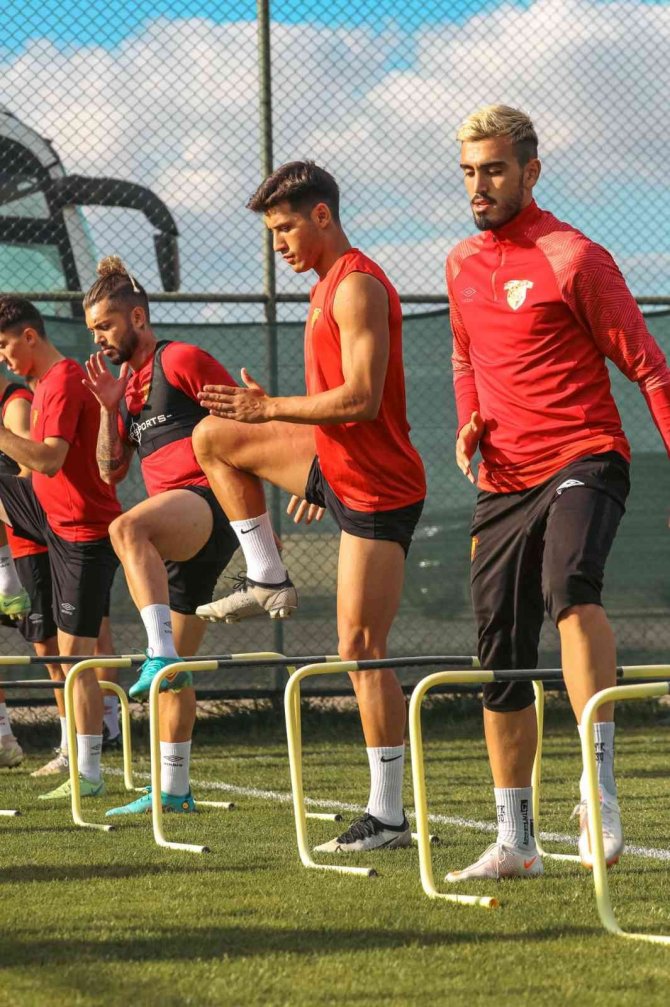 Göztepe’nin Afyonkarahisar Kampı Sürüyor