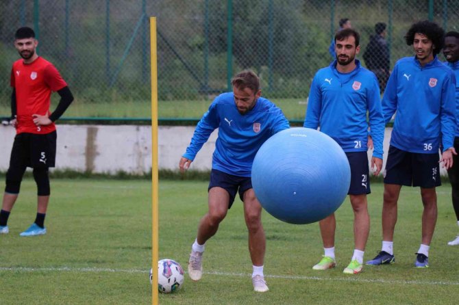 Pendikspor’un Tecrübeli Kaptanı Erdem Özgenç, Yeni Şampiyonluklar İçin Çalışıyor