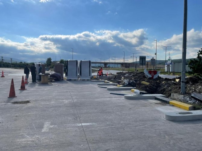 Tesla’nın İlk Şarj Noktası Highway’de Kuruluyor