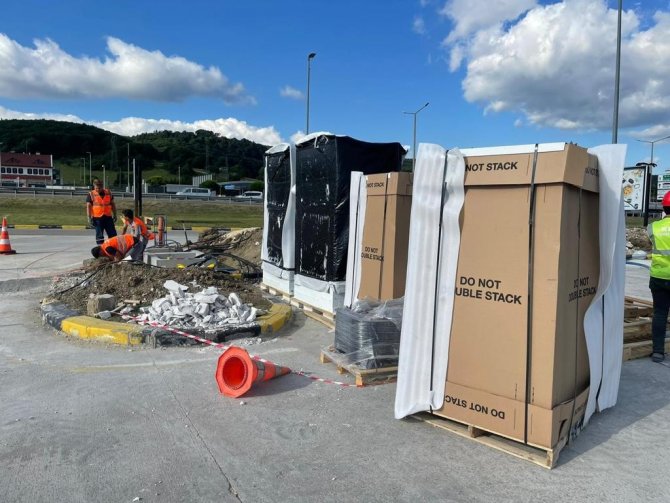 Tesla’nın İlk Şarj Noktası Highway’de Kuruluyor