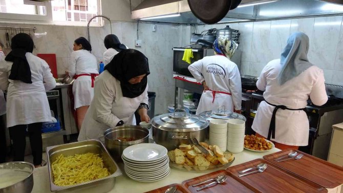 Turizm Sezonunda Aşçılık Kursuna Yoğun İlgi