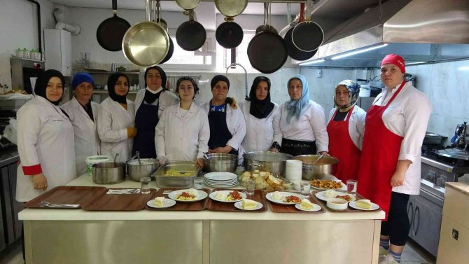 Turizm Sezonunda Aşçılık Kursuna Yoğun İlgi