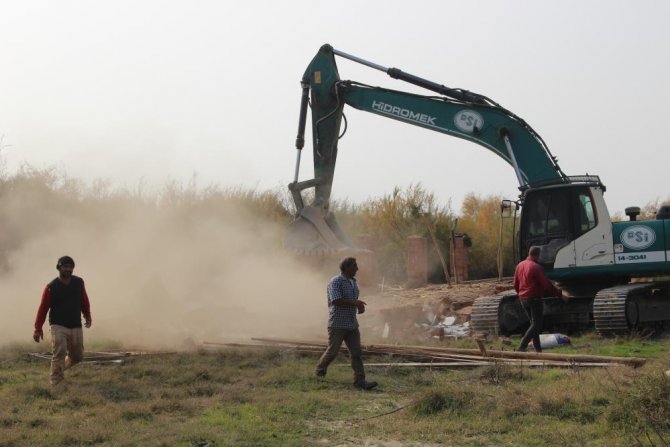 Kuruyan Marmara Gölü’nde Arazi Kavgası Yaşanıyor