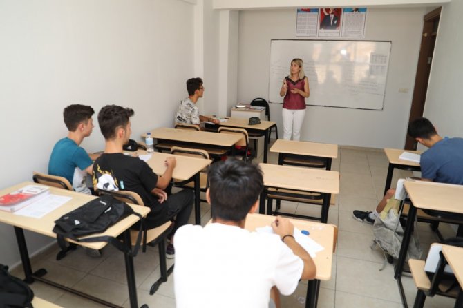 Burhaniye’de Üniversiteye Hazırlık Kursları Başladı