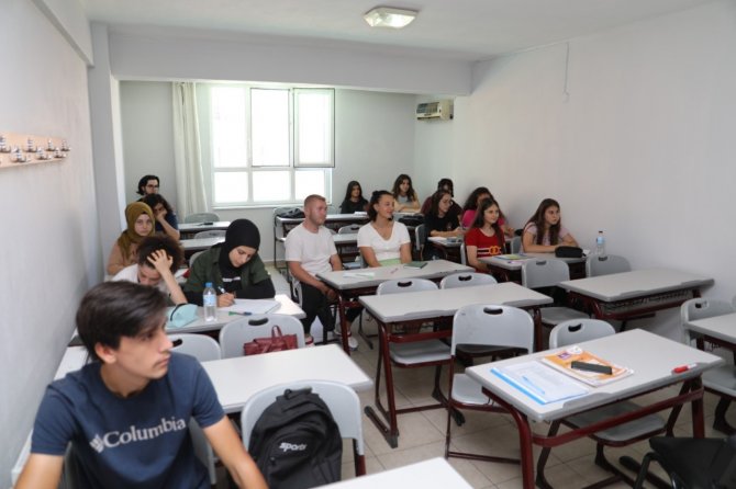 Burhaniye’de Üniversiteye Hazırlık Kursları Başladı