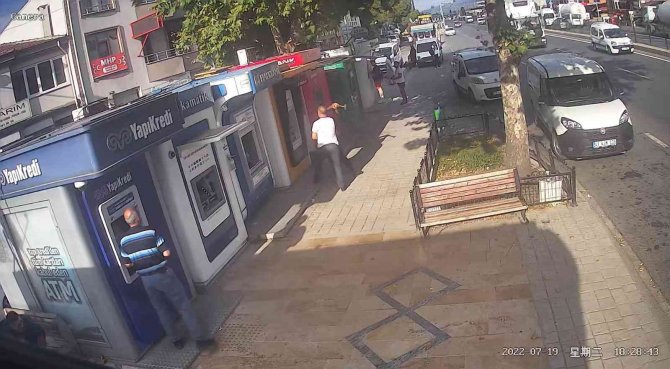 Bankamatikleri 3.kez Çekiçle Böyle Parçaladı