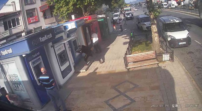 Bankamatikleri 3.kez Çekiçle Böyle Parçaladı