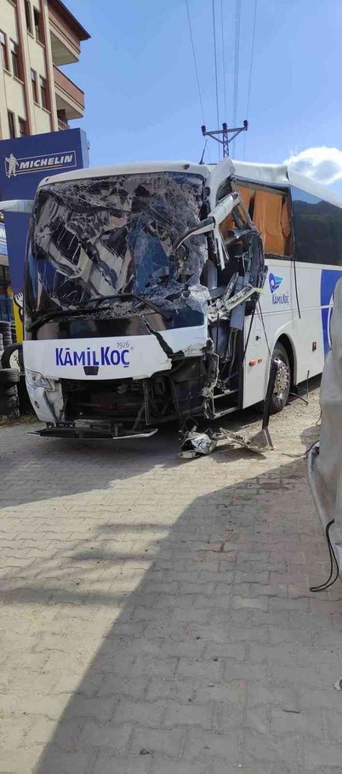 Devrek’te Trafik Kazası: 3 Yaralı