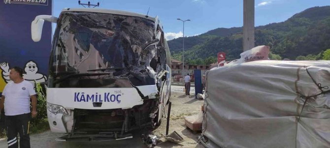 Devrek’te Trafik Kazası: 3 Yaralı