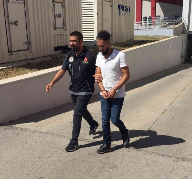 Zayıflama Kürü İçinde 23 Kilo Esrar Ele Geçirildi