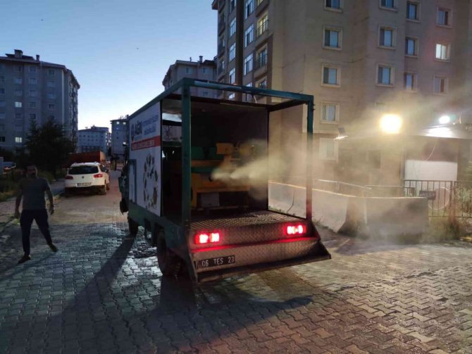 Ağrı Belediyesi İlaçlama Çalışmalarını Sürdürüyor