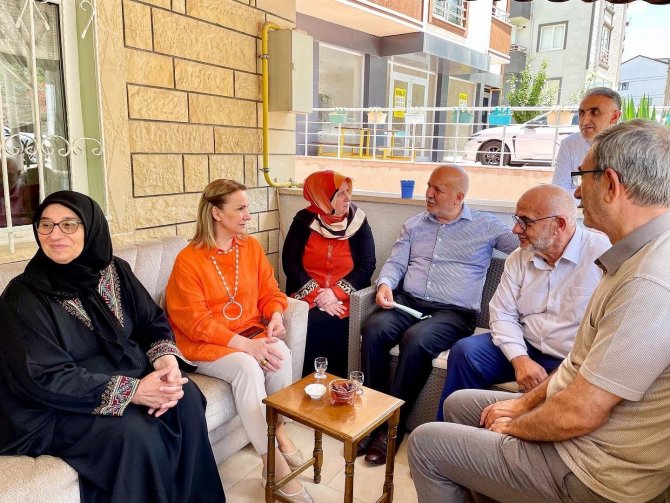 Milletvekili Zeybek, Başiskele’de Vatandaşlarla Bir Araya Geldi