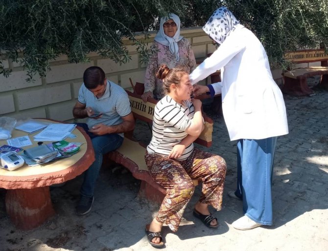 Alaşehir’de Her Yerde Aşı Yapılıyor