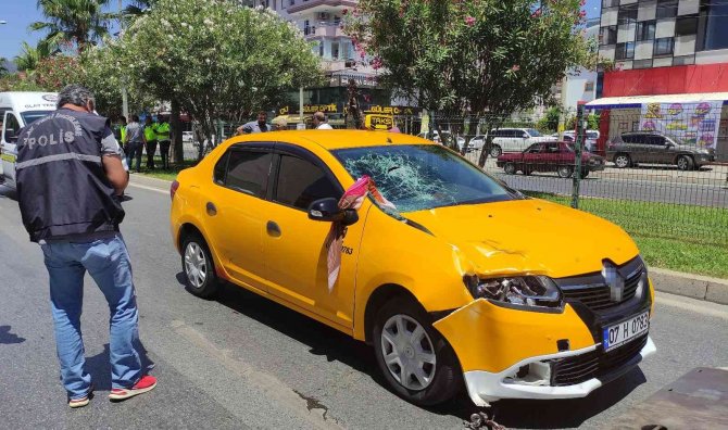 Yaya Geçidinden Geçen Kadın Ticari Taksinin Çarpması Sonucu Hayatını Kaybetti