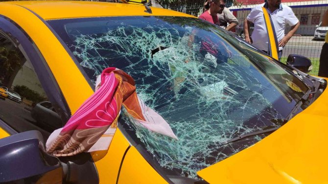 Yaya Geçidinden Geçen Kadın Ticari Taksinin Çarpması Sonucu Hayatını Kaybetti