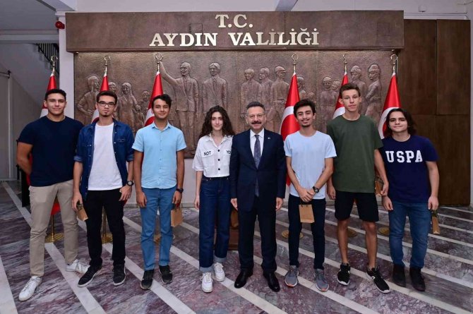 Aydın Valisi Aksoy, Yks 2022 Türkiye Şampiyonlarını Ağırladı