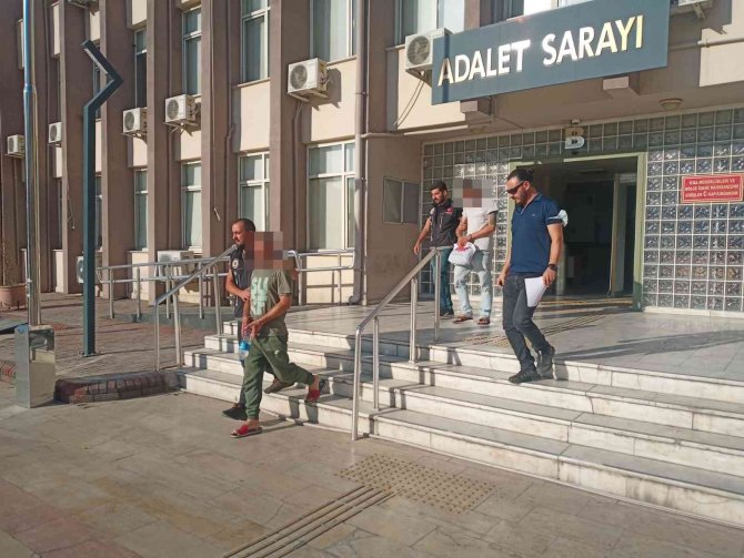 Arabaya Zulaladıkları Uyuşturucu İle Yakalandılar