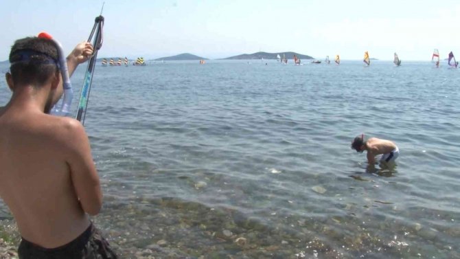 Caddebostan Plajında Denize Giren Vatandaş: "Benim İçin Bodrum Da Burası Yalıkavak Da Burası"