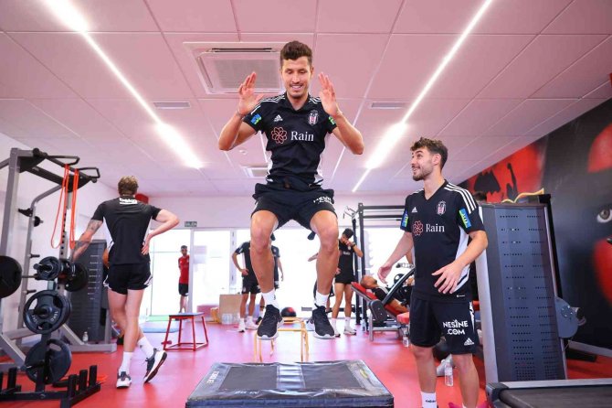 Beşiktaş Salonda Çalıştı
