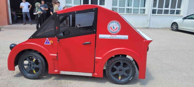 Bilecikli Lise Öğrencilerin Tasarladığı Elektrikli Araç Teknofest Finalinde