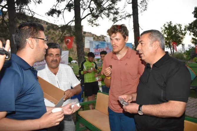 Bisikletçilere Kayısı Dopingi