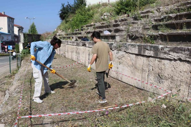 Roma Döneminden Kalan Stadyum Gün Yüzüne Çıkarılıyor
