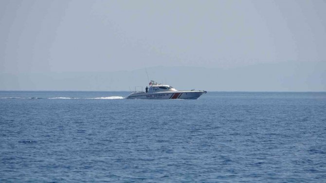 Çanakkale’de Lastik Botla Denize Açılan Kişiyi Arama Çalışmaları Sürüyor