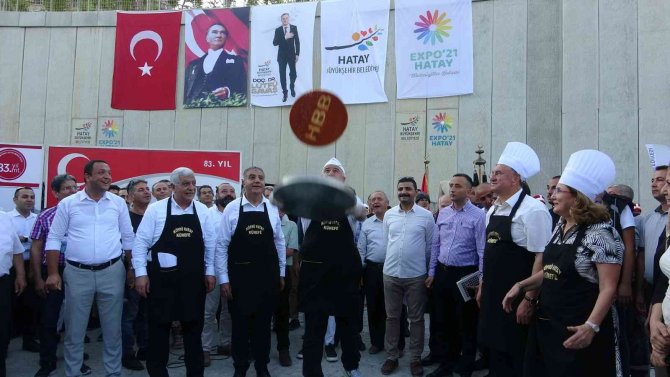 Hatay’da 83 Metre Uzunluğundaki Künefe Dakikalar İçerisinde Tükendi