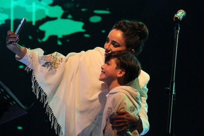 Öykü Gürman Hem Coştu Hem Coşturdu