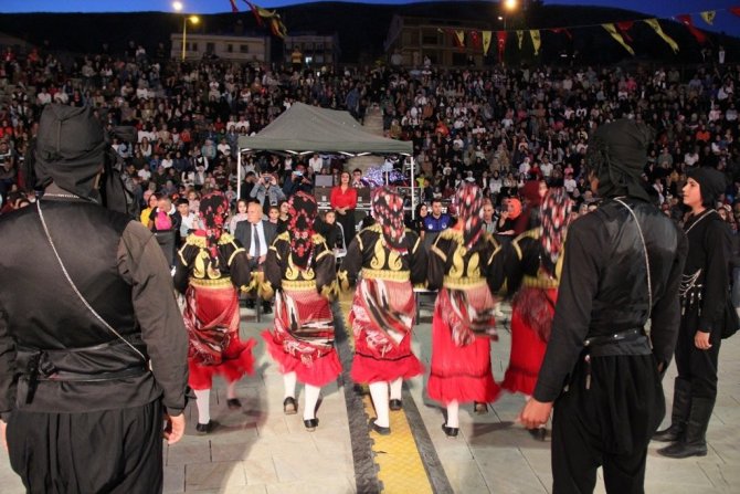 Öykü Gürman Hem Coştu Hem Coşturdu