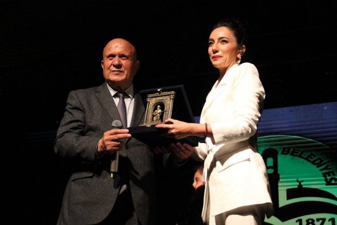 Öykü Gürman Hem Coştu Hem Coşturdu