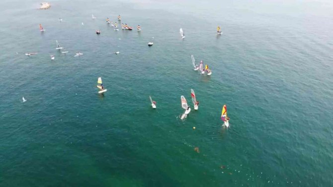 Caddebostan Plajında Denize Giren Vatandaş: "Benim İçin Bodrum Da Burası Yalıkavak Da Burası"