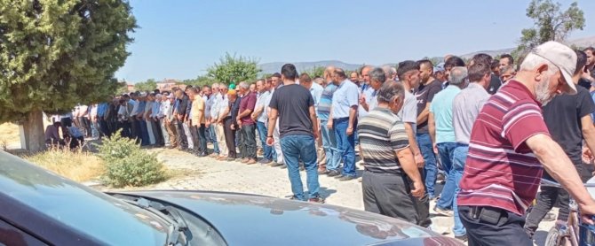 Kanalda Cansız Bedeni Bulunan Hakkı Son Yolculuğuna Uğurlandı