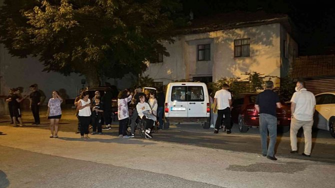 Düzce’de Deprem Nedeniyle Vatandaşlar Sokağa Döküldü