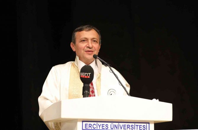 Erü İ̇letişim Fakültesi Yeni Mezunlarını Verdi