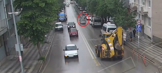 Otomobilin Yayaya Çarptığı Anlar Kameraya Yansıdı