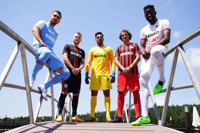 Gaziantep Fk Yeni Sezon Formalarını Tanıttı