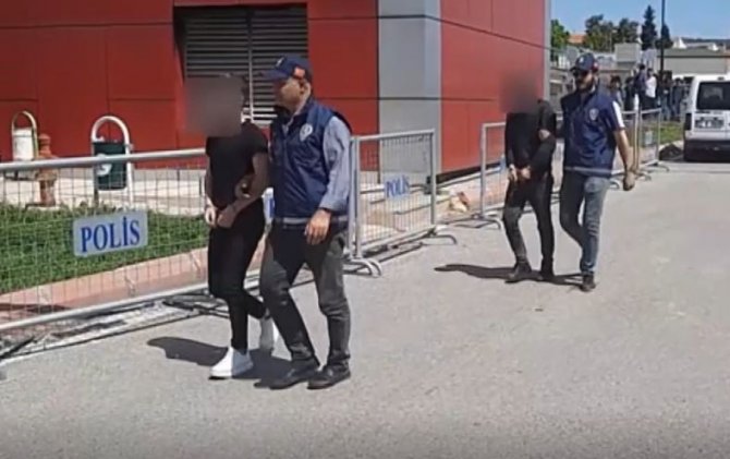 Motosikletli Kapkaççılar Yayanın Telefonunu Konuştuğu Esnada Çaldı