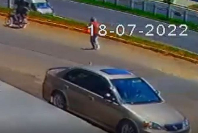 Motosikletli Kapkaççılar Yayanın Telefonunu Konuştuğu Esnada Çaldı
