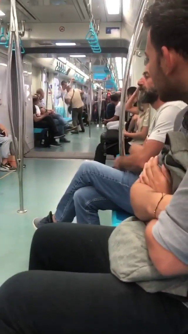 Pendik’te Marmaray’da Güreşir Gibi Kavga Ettiler