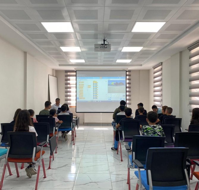 Taşköprü Gençlik Merkezi, Atölye Çalışmalarıyla Göz Doldurdu