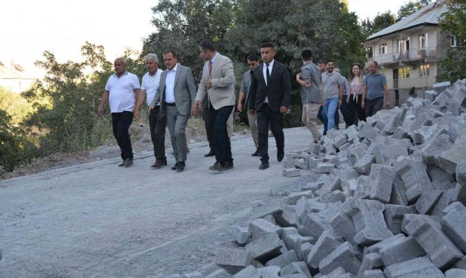 Hakkari’de Bir Semt Toprak Yoldan Kurtarıldı
