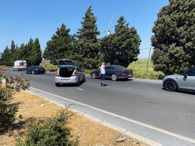 Doktor Hastaya, Ambulans Şoförü De Trafiğe Müdahale Etti