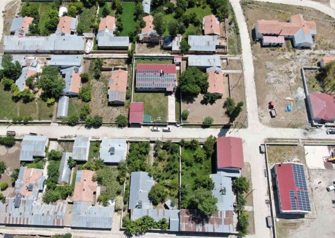 Almanya’dan Döndü, Evine Ve Camiye Ges Kurdu