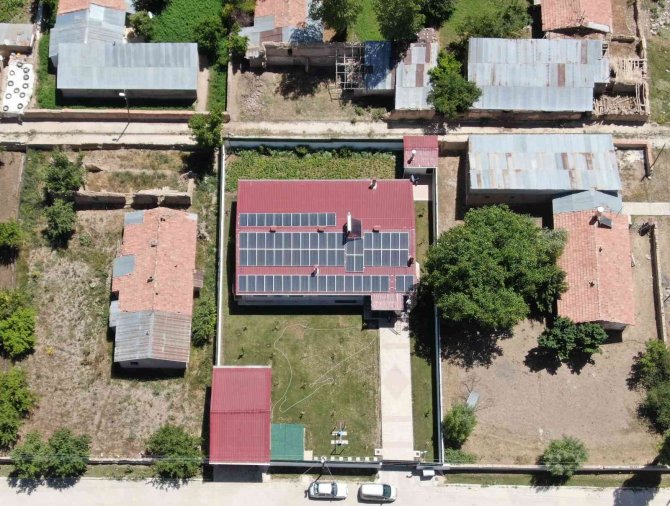 Almanya’dan Döndü, Evine Ve Camiye Ges Kurdu