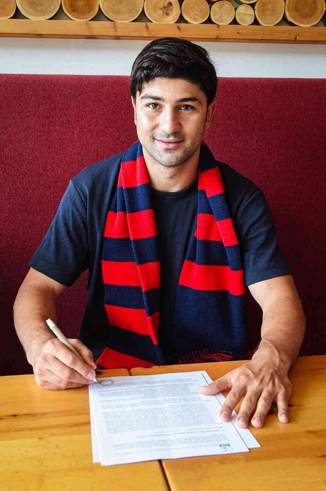 İ̇talyan Ekibi Genoa, Son Olarak Beşiktaş Forması Giyen Güven Yalçın’ı Kadrosuna Kattığını Açıkladı.