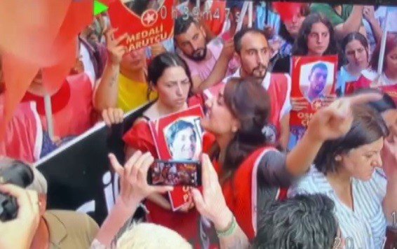 İ̇zmir’deki Suruç Anmasında Olay Çıktı: 4 Polis Yaralı
