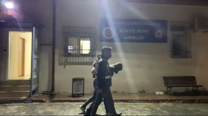 İ̇stanbul’da Lokantayı Soyan Hırsızı Giydiği Kapüşonlu Mont Yakalattı