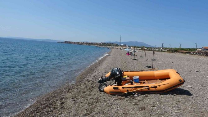 Çanakkale’de Lastik Botla Denize Açılan Kişiyi Arama Çalışmaları Sürüyor